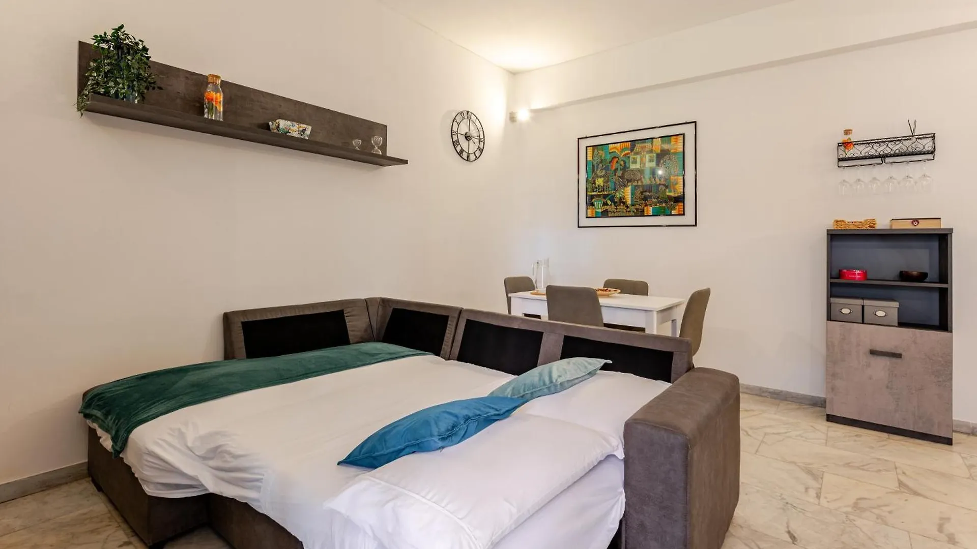 Modern Apartment In Portuense Rome Italië